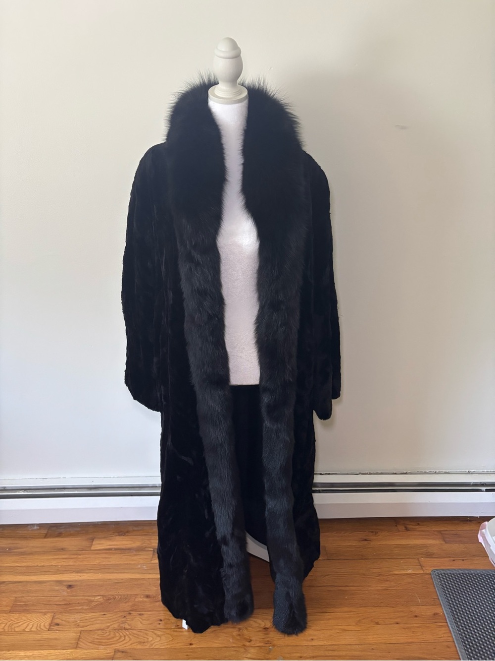 Stunning Black Full-Length Vintage Faux Fur Coat with Plush Collar